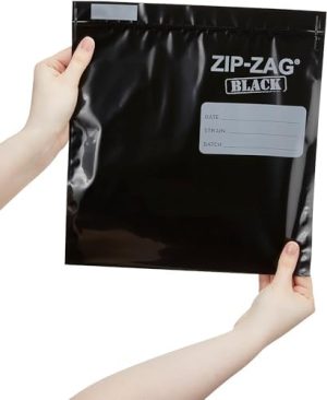 Distributeurs de sirop et de miel   | Sac Zip Zag Noir (1/2 lb) 10X grands sacs à fermeture éclair (10,5″ x 11″) | Dites adieu aux herbes et épices rassis avec des sacs à fermeture éclair sûrs pour les aliments | Sacs refermables, réutilisables, lavables et hermétiques. Distributeurs de sirop et de miel Distributeurs de sirop et de miel